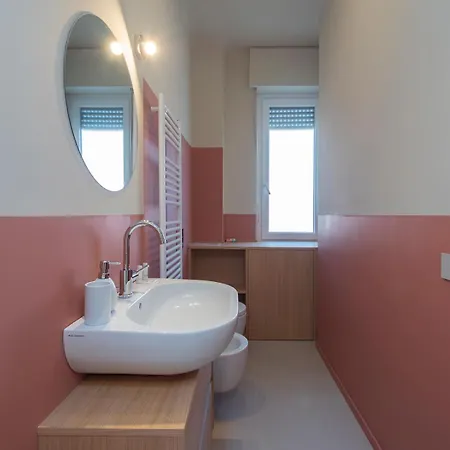 Ihost - Stendhal 49 * Milan