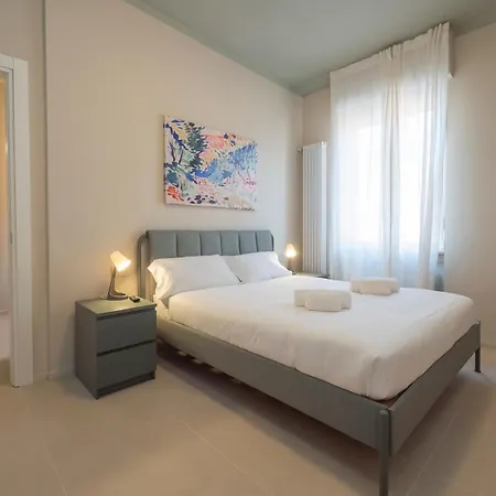 Ihost - Stendhal 49 * Milan